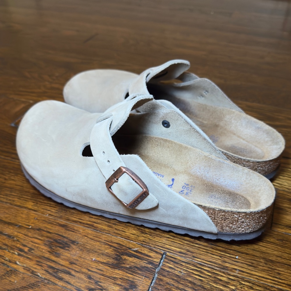 EUC Lightly worn Birkenstock Boston Clogs
Women’s Size 39
